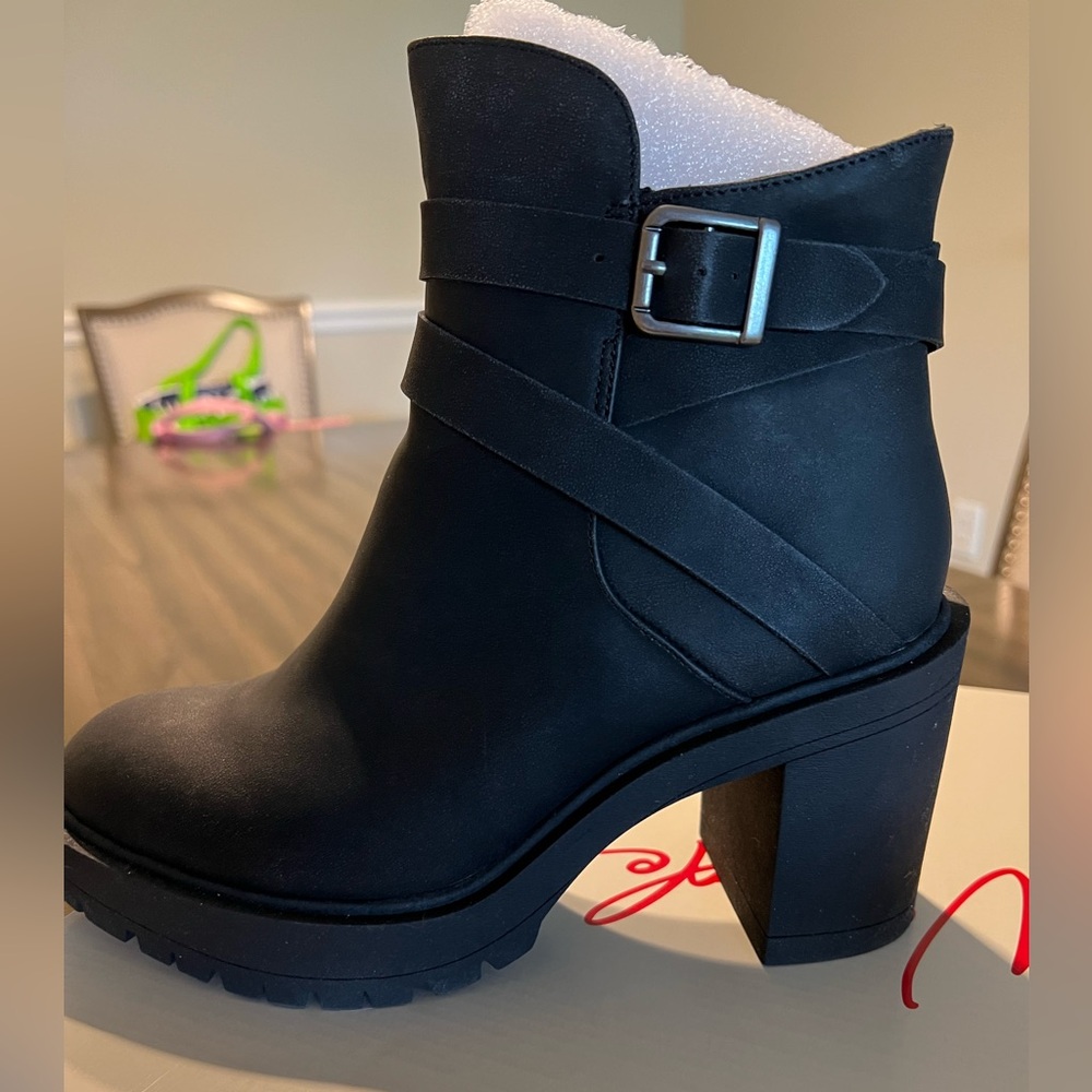 Wonderly Nessie Black Heeled Boots with Buckle